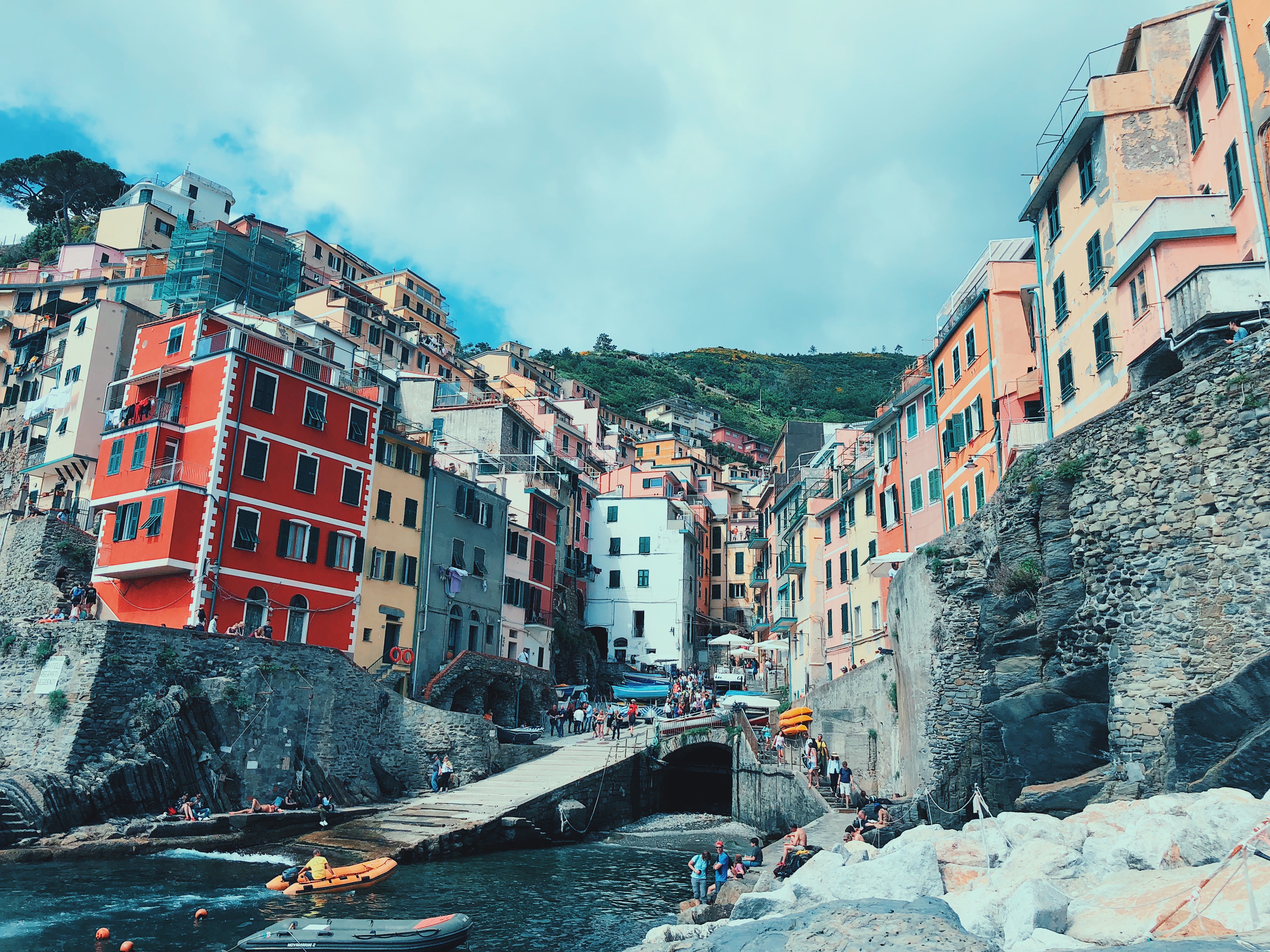 photograph of the riomaggiore view from the harbor in cinque terre